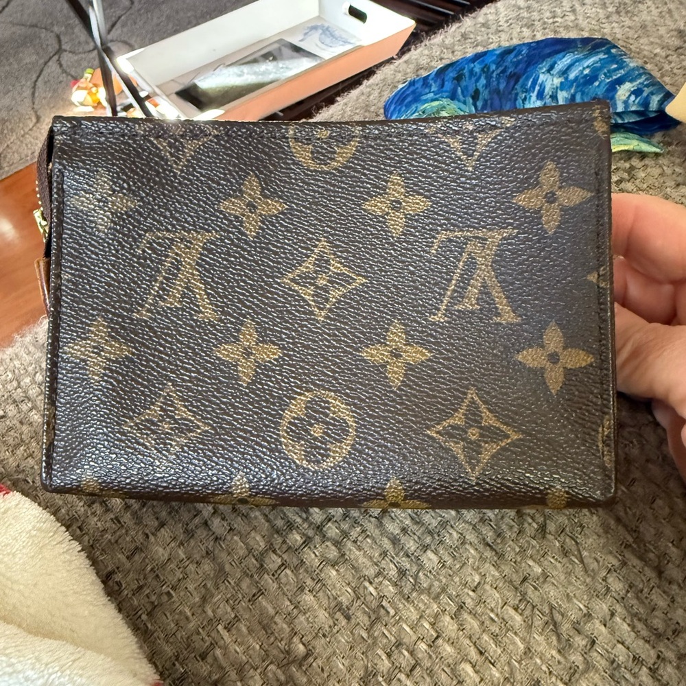 Louis Vuitton Toiletry 15